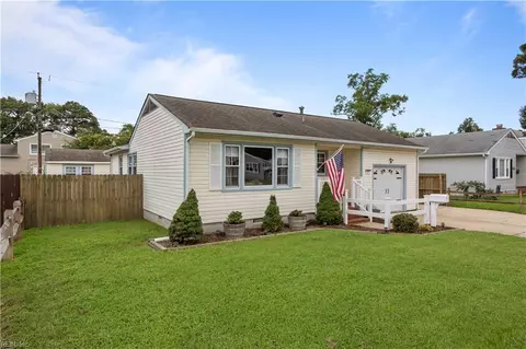 Exterior - 825 Headrow Ter, Hampton, VA 23666 photo 4 of 6