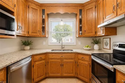 Kitchen - 825 Headrow Ter, Hampton, VA 23666 photo 3 of 9