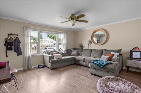 Living - 825 Headrow Ter, Hampton, VA 23666 photo 3 of 3