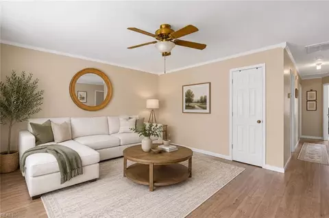 Living - 825 Headrow Ter, Hampton, VA 23666 photo 2 of 3