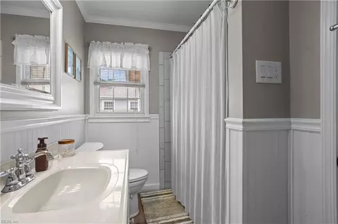 Bath - 825 Headrow Ter, Hampton, VA 23666 photo 4 of 4