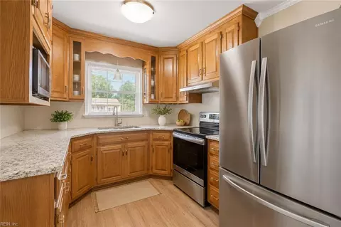 Kitchen - 825 Headrow Ter, Hampton, VA 23666 photo 1 of 9