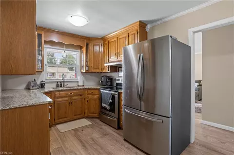 Kitchen - 825 Headrow Ter, Hampton, VA 23666 photo 9 of 9