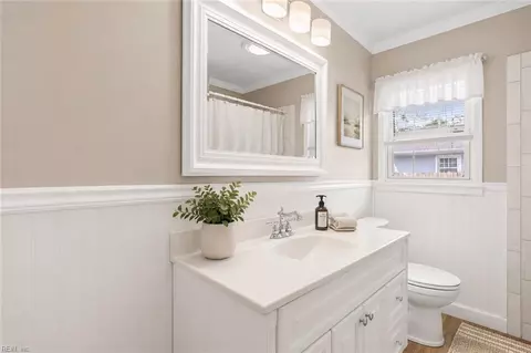 Bath - 825 Headrow Ter, Hampton, VA 23666 photo 1 of 4
