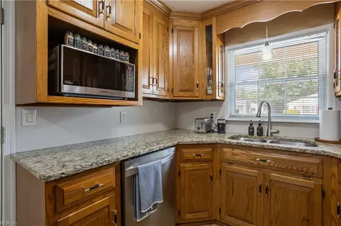 Kitchen - 825 Headrow Ter, Hampton, VA 23666 photo 8 of 9