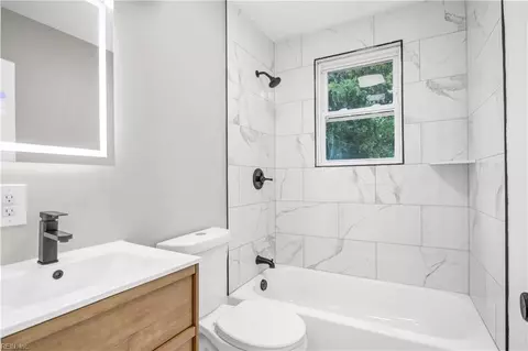 Bath - 623 Chapel St, Hampton, VA 23669 photo 1 of 3