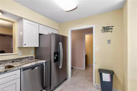Kitchen - 6 Chinaberry Pl, Hampton, VA 23666 photo 4 of 4