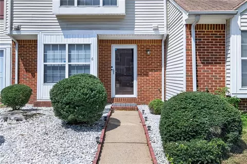 Exterior - 6 Chinaberry Pl, Hampton, VA 23666 photo 2 of 5