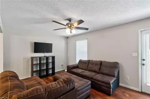 Living - 6 Chinaberry Pl, Hampton, VA 23666 photo 1 of 2