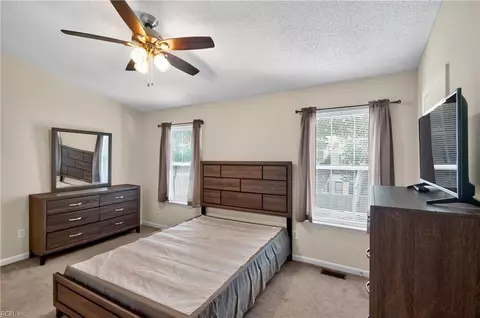 Bedroom - 6 Chinaberry Pl, Hampton, VA 23666 photo 2 of 8