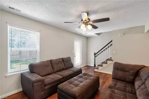 Living - 6 Chinaberry Pl, Hampton, VA 23666 photo 2 of 2