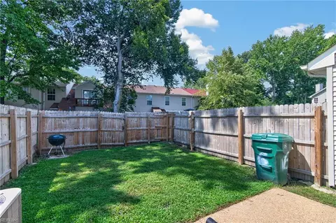 Exterior - 6 Chinaberry Pl, Hampton, VA 23666 photo 5 of 5