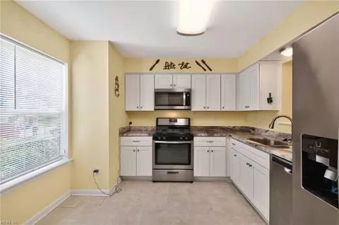 Kitchen - 6 Chinaberry Pl, Hampton, VA 23666 photo 1 of 4