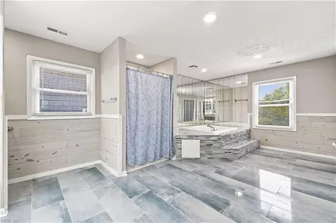Bath - 106 Lighthouse Dr, Hampton, VA 23664 photo 3 of 4