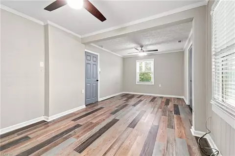 Living - 106 Lighthouse Dr, Hampton, VA 23664 photo 4 of 7