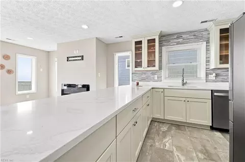 Kitchen - 106 Lighthouse Dr, Hampton, VA 23664 photo 4 of 4