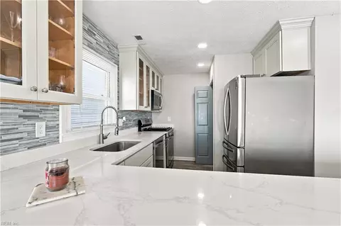 Kitchen - 106 Lighthouse Dr, Hampton, VA 23664 photo 1 of 4