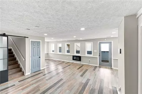 Living - 106 Lighthouse Dr, Hampton, VA 23664 photo 3 of 7