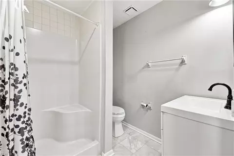 Bath - 106 Lighthouse Dr, Hampton, VA 23664 photo 2 of 4