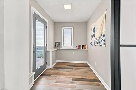 Entry Way - 106 Lighthouse Dr, Hampton, VA 23664 photo 2 of 4