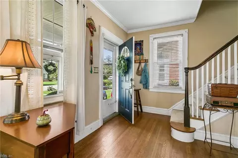 Entry Way - 44 Cherry Ave, Hampton, VA 23661 photo 1 of 4