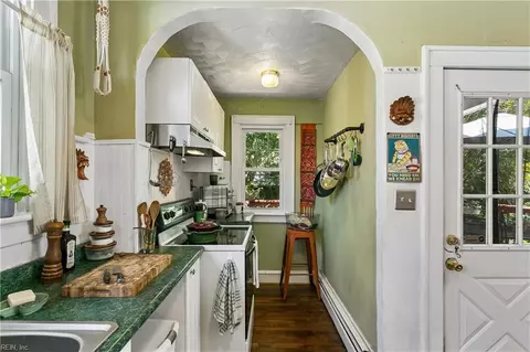 Kitchen - 44 Cherry Ave, Hampton, VA 23661 photo 3 of 4