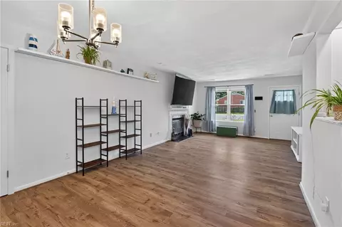 Living - 1105 Gloucester St, Hampton, VA 23661 photo 3 of 5