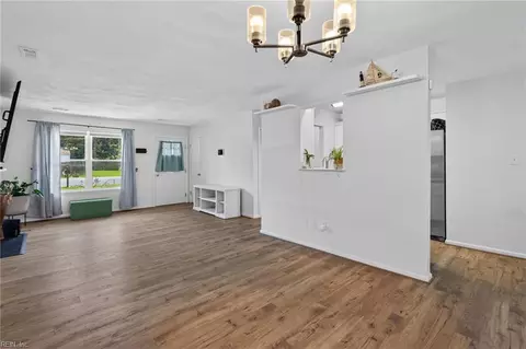 Living - 1105 Gloucester St, Hampton, VA 23661 photo 2 of 5