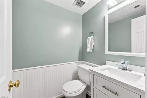 Bath - 6407 Crosswinds Ct, Suffolk, VA 23435 photo 1 of 2