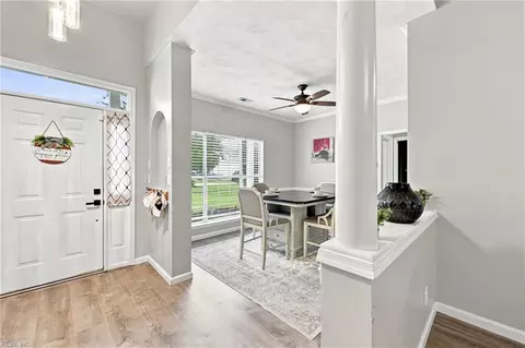 Entry Way - 6407 Crosswinds Ct, Suffolk, VA 23435 photo 4 of 6
