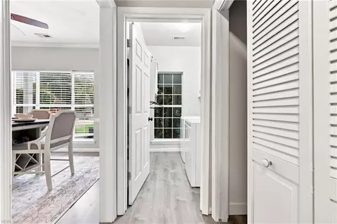 Entry Way - 6407 Crosswinds Ct, Suffolk, VA 23435 photo 5 of 6