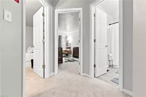 Entry Way - 6407 Crosswinds Ct, Suffolk, VA 23435 photo 6 of 6