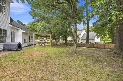 Exterior - 6407 Crosswinds Ct, Suffolk, VA 23435 photo 6 of 8