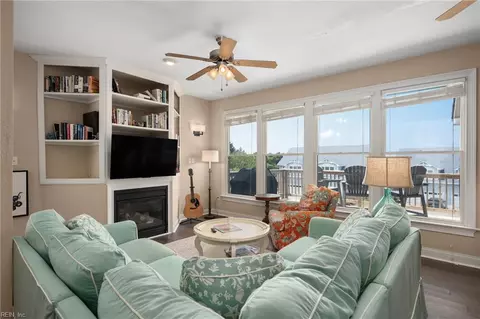 Living - 129 Jay Crest Rd #A, Kitty Hawk, NC 27949 photo 2 of 9