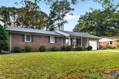 656 Hillwell Rd, Chesapeake, VA 23322