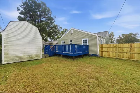 Exterior - 406 Colonial Ave, Hampton, VA 23661 photo 9 of 11