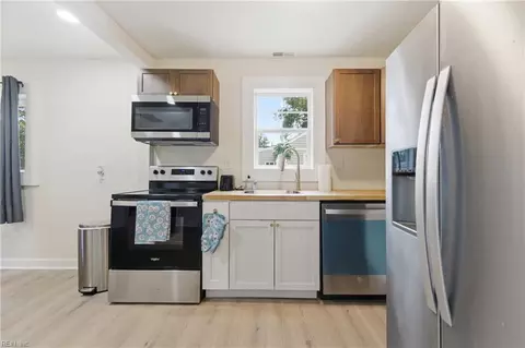 Kitchen - 406 Colonial Ave, Hampton, VA 23661 photo 2 of 2