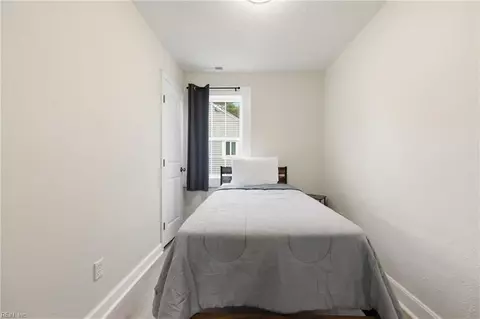 Bedroom - 406 Colonial Ave, Hampton, VA 23661 photo 3 of 7