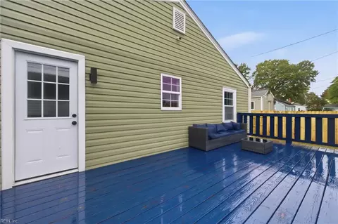 Exterior - 406 Colonial Ave, Hampton, VA 23661 photo 6 of 11