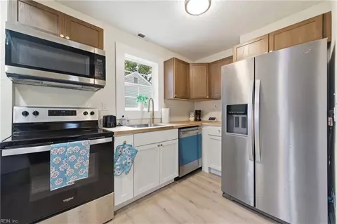 Kitchen - 406 Colonial Ave, Hampton, VA 23661 photo 1 of 2