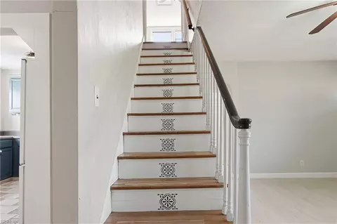 Entry Way - 4009 Maple Dr, Chesapeake, VA 23321 photo 2 of 3