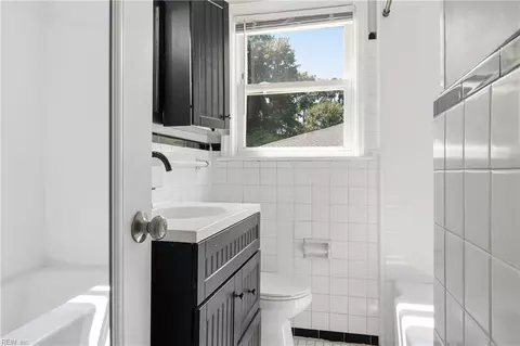 Bath - 4009 Maple Dr, Chesapeake, VA 23321 photo 1 of 3
