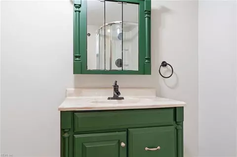 Bath - 4009 Maple Dr, Chesapeake, VA 23321 photo 3 of 3