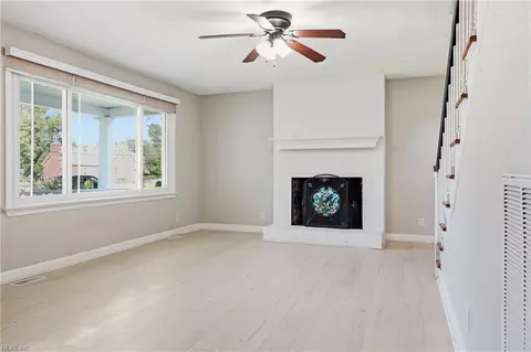 Living - 4009 Maple Dr, Chesapeake, VA 23321 photo 2 of 2