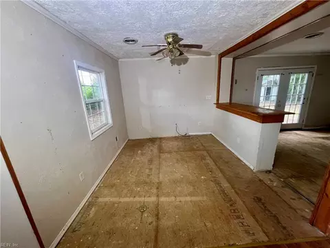 Living - 18688 Orbit Rd, Windsor, VA 23487 photo 3 of 6