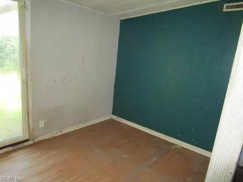 Bedroom - 2011 Seward Dr, Hampton, VA 23663 photo 2 of 4