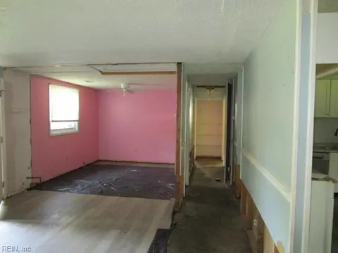 Entry Way - 2011 Seward Dr, Hampton, VA 23663 photo 1 of 2