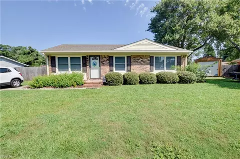 8 Raymond Ct, Portsmouth, VA 23703