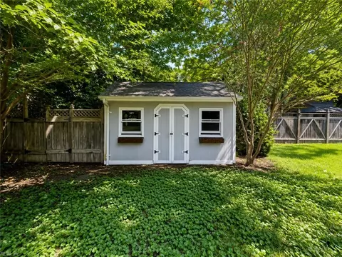 Exterior - 72 Apollo Dr, Hampton, VA 23669 photo 4 of 10