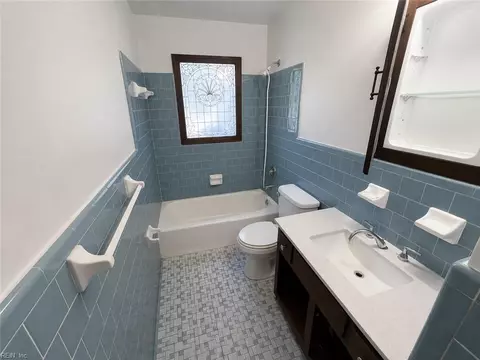 Bath - 72 Apollo Dr, Hampton, VA 23669 photo 5 of 6